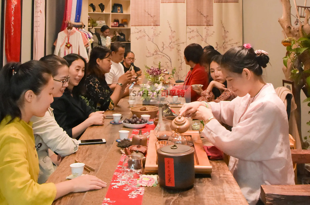 “圍爐煮茶”為什么火？年輕人追捧是有原因的-司孚特圍爐茶桌(圖1)